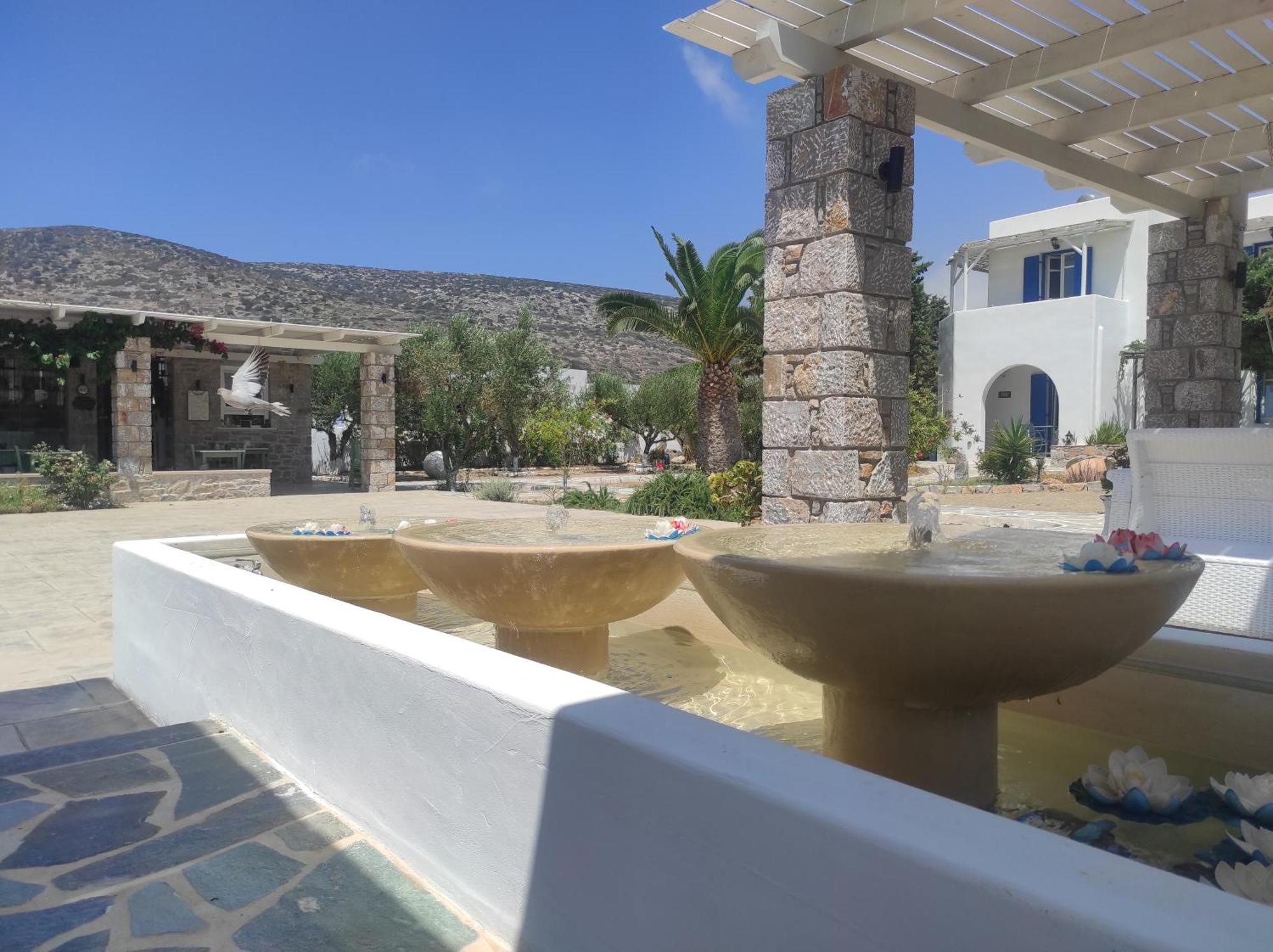 Villa Le Grand Bleu Katapola Exterior photo