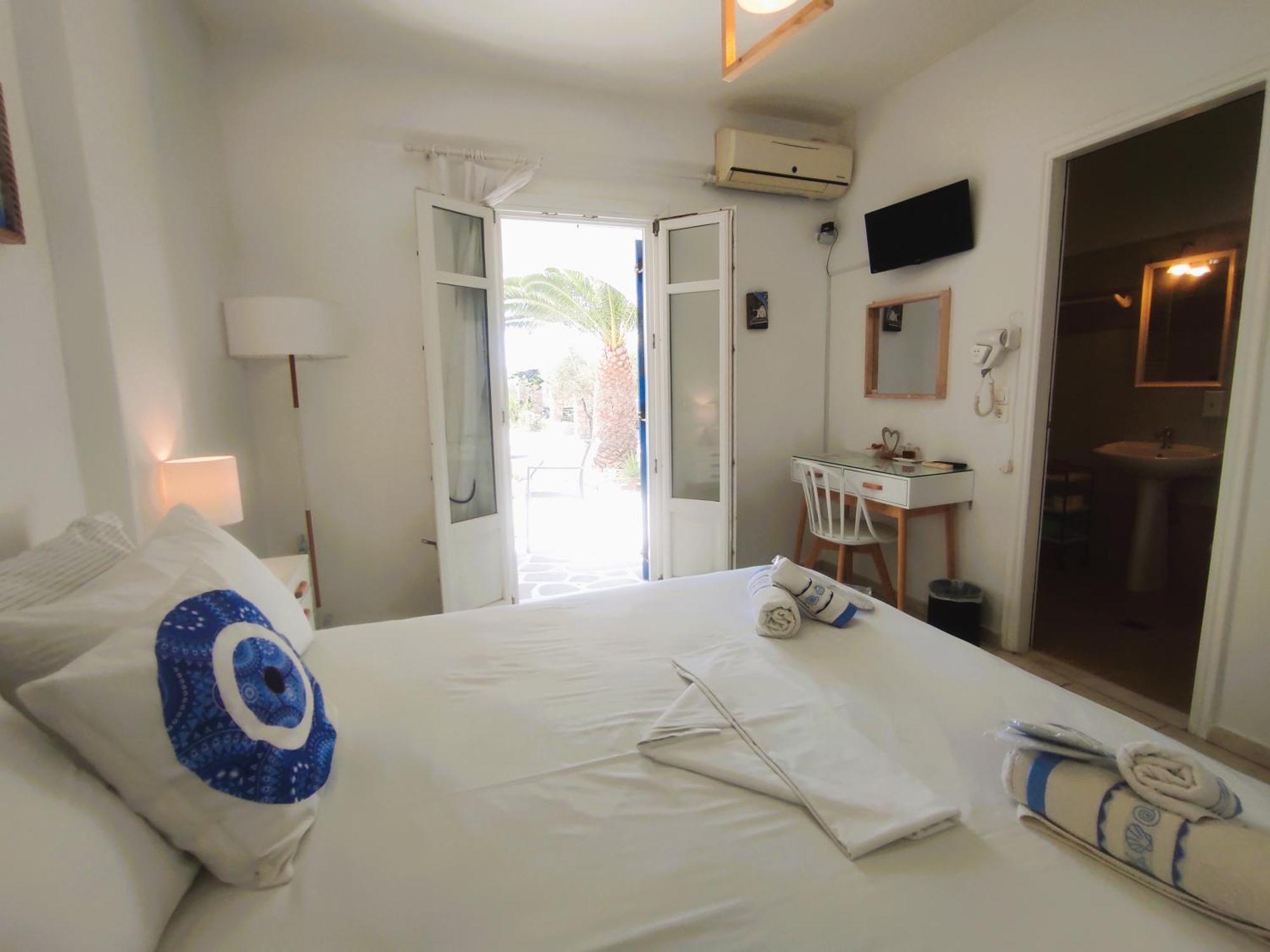 Villa Le Grand Bleu Katapola Exterior photo